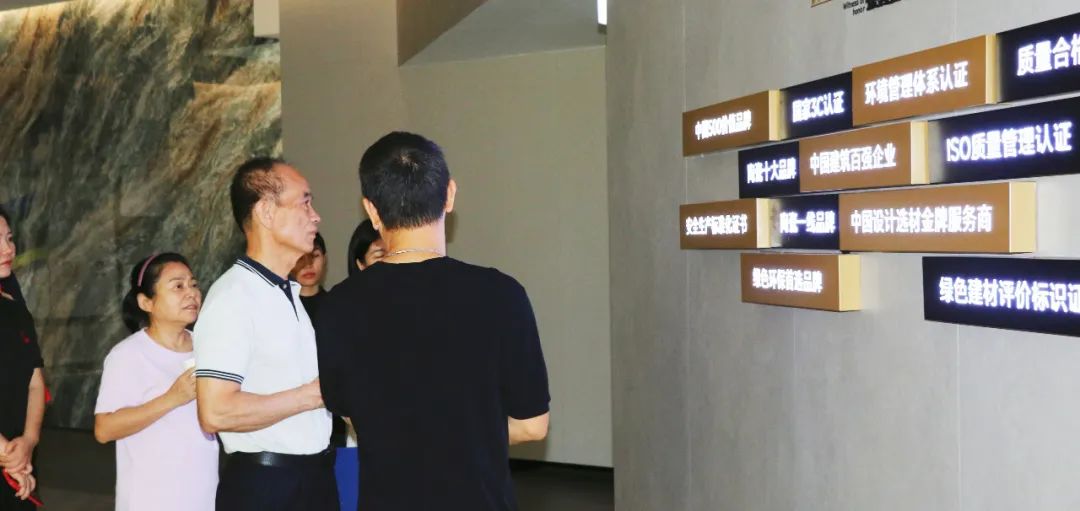 2024新銳榜專家評審團蒞臨大將軍瓷磚總部考察，點贊品牌實力！(圖5)