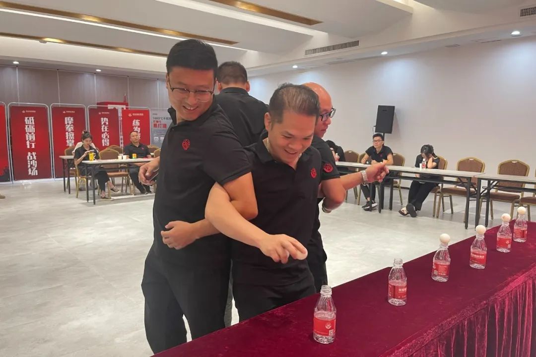 拾取秋光·共慶生辰丨將軍陶瓷集團第三季度員工生日會圓滿舉行(圖8)