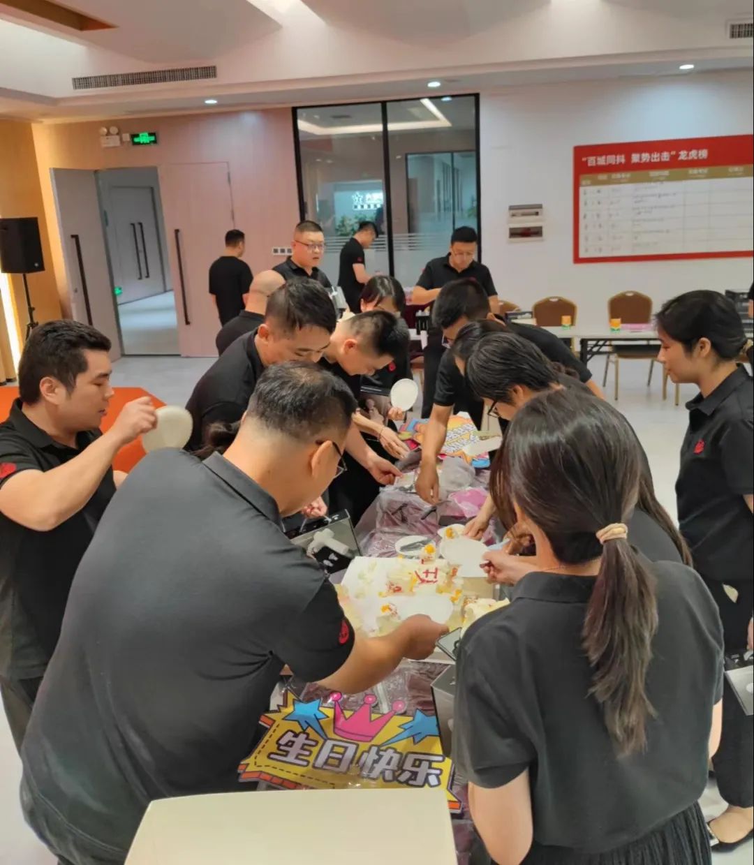 拾取秋光·共慶生辰丨將軍陶瓷集團第三季度員工生日會圓滿舉行(圖5)