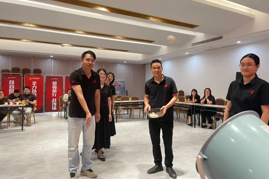 拾取秋光·共慶生辰丨將軍陶瓷集團第三季度員工生日會圓滿舉行(圖12)